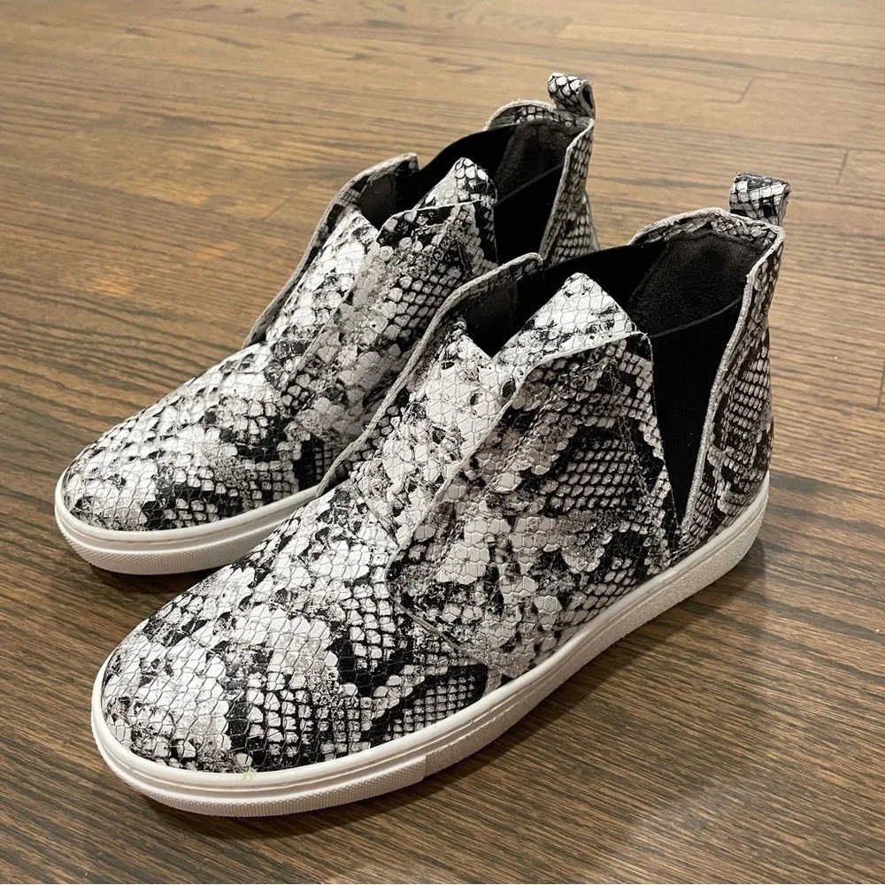 NWOT MIZ MOOZ Women's Laurent Sneaker In Reptile Snakeskin EU 37/ US 7